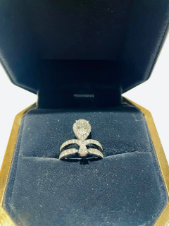 恭喜 客人帶走輝煌梨形1克拉鑽戒，給您好鑽好賺1