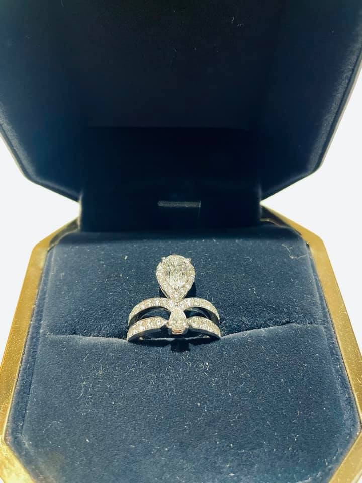 恭喜 客人帶走輝煌梨形1克拉鑽戒，給您好鑽好賺1